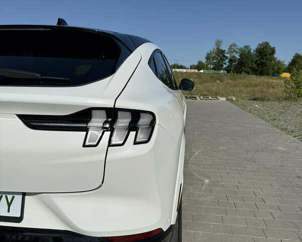 Белый Форд Mustang Mach-E, объемом двигателя 0 л и пробегом 23 тыс. км за 42700 $, фото 13 на Automoto.ua