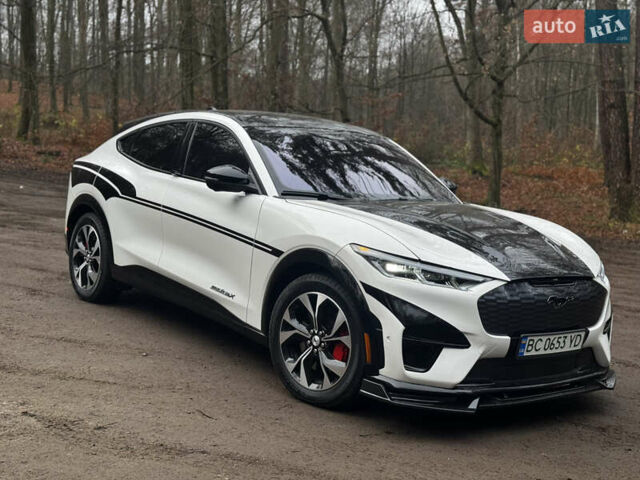 Білий Форд Mustang Mach-E, об'ємом двигуна 0 л та пробігом 8 тис. км за 26700 $, фото 2 на Automoto.ua