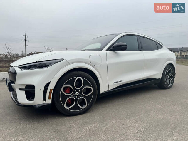 Белый Форд Mustang Mach-E, объемом двигателя 0 л и пробегом 8 тыс. км за 32500 $, фото 5 на Automoto.ua