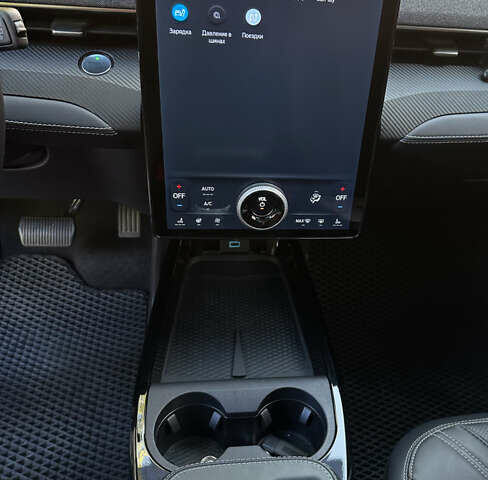 Белый Форд Mustang Mach-E, объемом двигателя 0 л и пробегом 13 тыс. км за 29999 $, фото 4 на Automoto.ua
