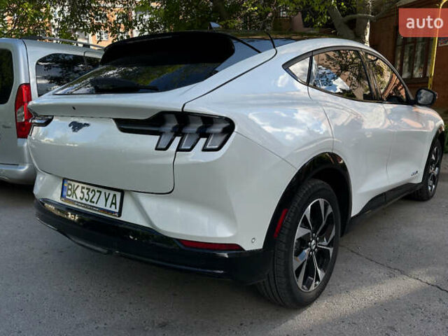 Белый Форд Mustang Mach-E, объемом двигателя 0 л и пробегом 13 тыс. км за 29999 $, фото 3 на Automoto.ua