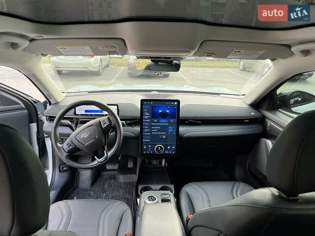 Белый Форд Mustang Mach-E, объемом двигателя 0 л и пробегом 22 тыс. км за 28500 $, фото 18 на Automoto.ua