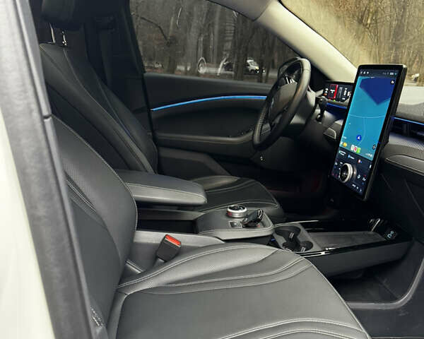 Білий Форд Mustang Mach-E, об'ємом двигуна 0 л та пробігом 8 тис. км за 26700 $, фото 11 на Automoto.ua