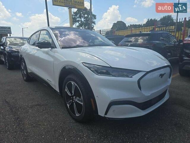 Білий Форд Mustang Mach-E, об'ємом двигуна 0 л та пробігом 3 тис. км за 21000 $, фото 1 на Automoto.ua