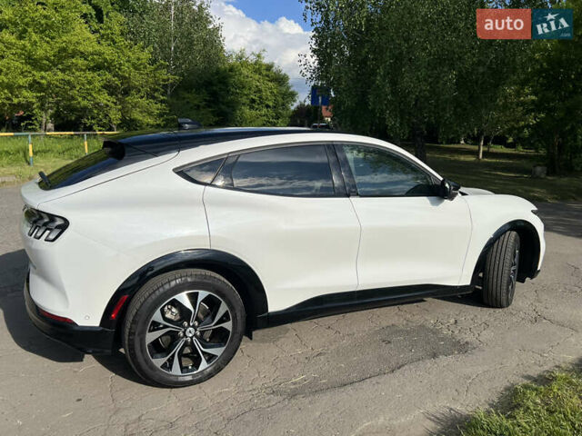 Белый Форд Mustang Mach-E, объемом двигателя 0 л и пробегом 19 тыс. км за 30900 $, фото 6 на Automoto.ua