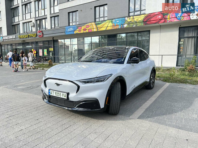 Белый Форд Mustang Mach-E, объемом двигателя 0 л и пробегом 22 тыс. км за 28500 $, фото 4 на Automoto.ua