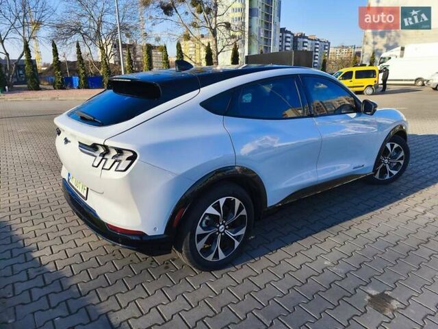 Белый Форд Mustang Mach-E, объемом двигателя 0 л и пробегом 8 тыс. км за 26900 $, фото 4 на Automoto.ua