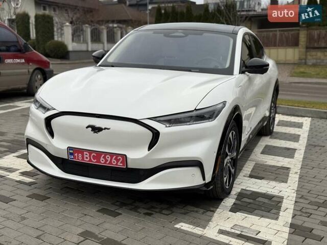 Білий Форд Mustang Mach-E, об'ємом двигуна 0 л та пробігом 34 тис. км за 29500 $, фото 2 на Automoto.ua