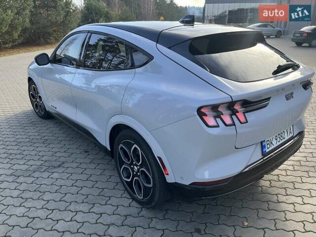 Белый Форд Mustang Mach-E, объемом двигателя 0 л и пробегом 33 тыс. км за 32500 $, фото 5 на Automoto.ua