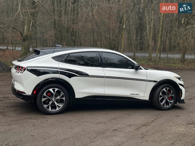 Білий Форд Mustang Mach-E, об'ємом двигуна 0 л та пробігом 8 тис. км за 26700 $, фото 4 на Automoto.ua