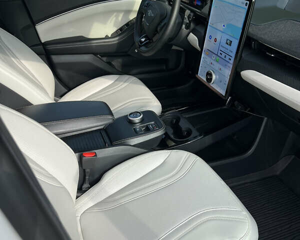 Белый Форд Mustang Mach-E, объемом двигателя 0 л и пробегом 19 тыс. км за 30900 $, фото 16 на Automoto.ua