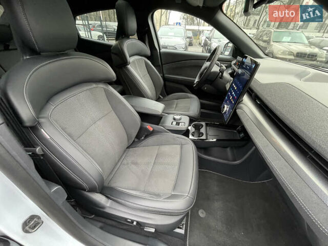Белый Форд Mustang Mach-E, объемом двигателя 0 л и пробегом 4 тыс. км за 39900 $, фото 28 на Automoto.ua