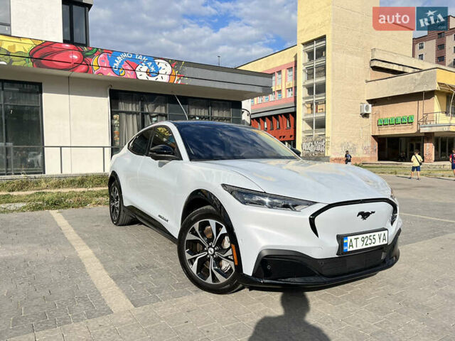 Белый Форд Mustang Mach-E, объемом двигателя 0 л и пробегом 22 тыс. км за 28500 $, фото 1 на Automoto.ua