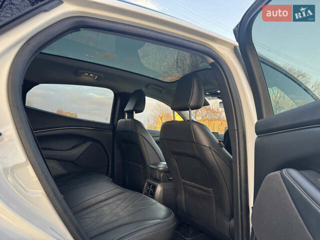 Білий Форд Mustang Mach-E, об'ємом двигуна 0 л та пробігом 39 тис. км за 25500 $, фото 6 на Automoto.ua