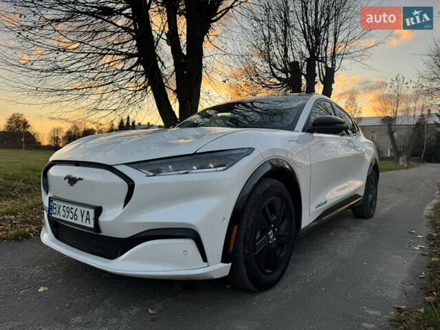 Білий Форд Mustang Mach-E, об'ємом двигуна 0 л та пробігом 39 тис. км за 25500 $, фото 12 на Automoto.ua