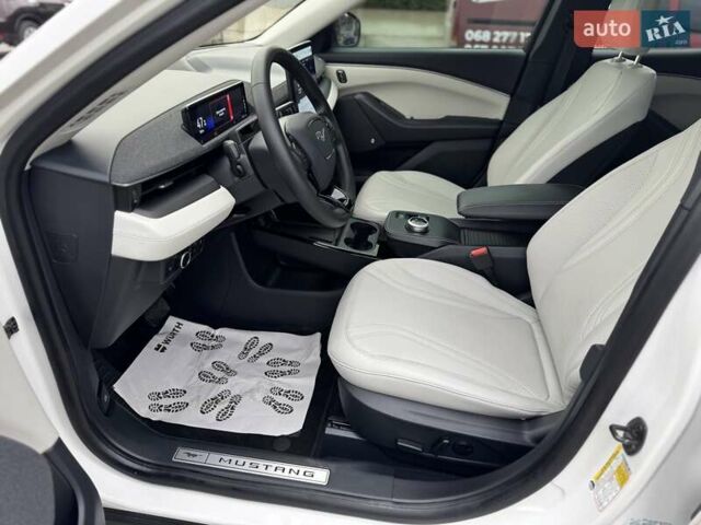 Білий Форд Mustang Mach-E, об'ємом двигуна 0 л та пробігом 34 тис. км за 29500 $, фото 14 на Automoto.ua