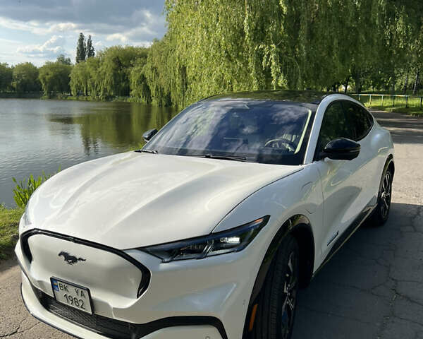 Белый Форд Mustang Mach-E, объемом двигателя 0 л и пробегом 19 тыс. км за 30900 $, фото 1 на Automoto.ua
