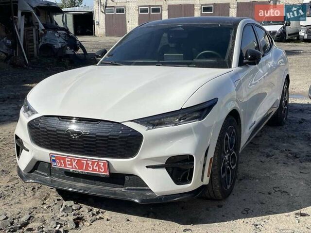 Белый Форд Mustang Mach-E, объемом двигателя 0 л и пробегом 13 тыс. км за 34999 $, фото 2 на Automoto.ua