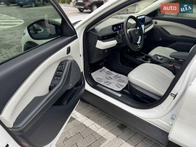 Білий Форд Mustang Mach-E, об'ємом двигуна 0 л та пробігом 34 тис. км за 29500 $, фото 15 на Automoto.ua