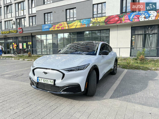 Белый Форд Mustang Mach-E, объемом двигателя 0 л и пробегом 22 тыс. км за 28500 $, фото 3 на Automoto.ua