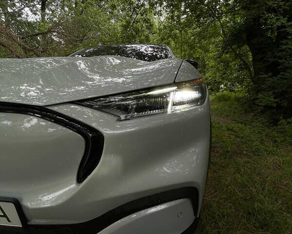 Білий Форд Mustang Mach-E, об'ємом двигуна 0 л та пробігом 14 тис. км за 29800 $, фото 6 на Automoto.ua