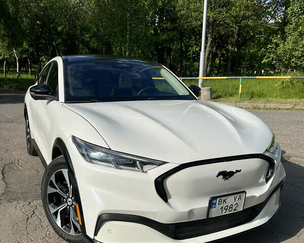 Белый Форд Mustang Mach-E, объемом двигателя 0 л и пробегом 19 тыс. км за 30900 $, фото 3 на Automoto.ua