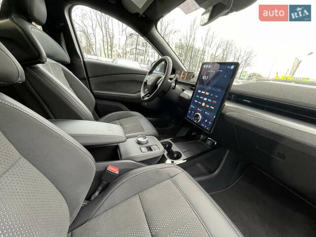 Белый Форд Mustang Mach-E, объемом двигателя 0 л и пробегом 4 тыс. км за 39900 $, фото 29 на Automoto.ua