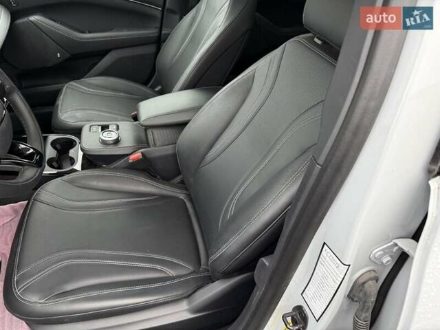 Білий Форд Mustang Mach-E, об'ємом двигуна 0 л та пробігом 6 тис. км за 28500 $, фото 12 на Automoto.ua