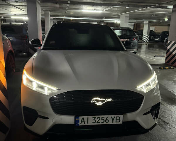 Белый Форд Mustang Mach-E, объемом двигателя 0 л и пробегом 8 тыс. км за 32500 $, фото 6 на Automoto.ua