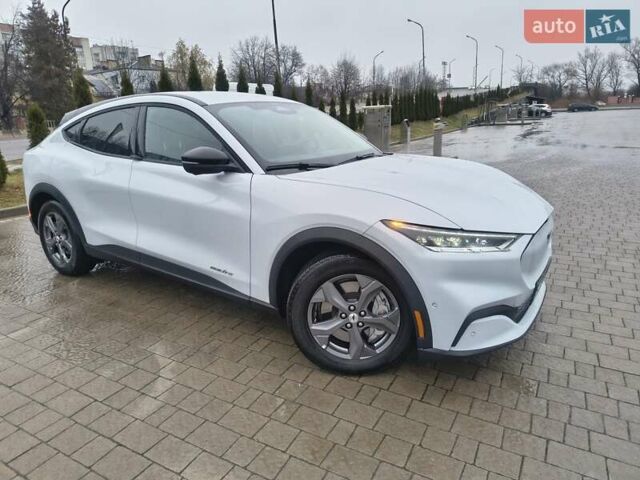 Белый Форд Mustang Mach-E, объемом двигателя 0 л и пробегом 15 тыс. км за 24500 $, фото 2 на Automoto.ua