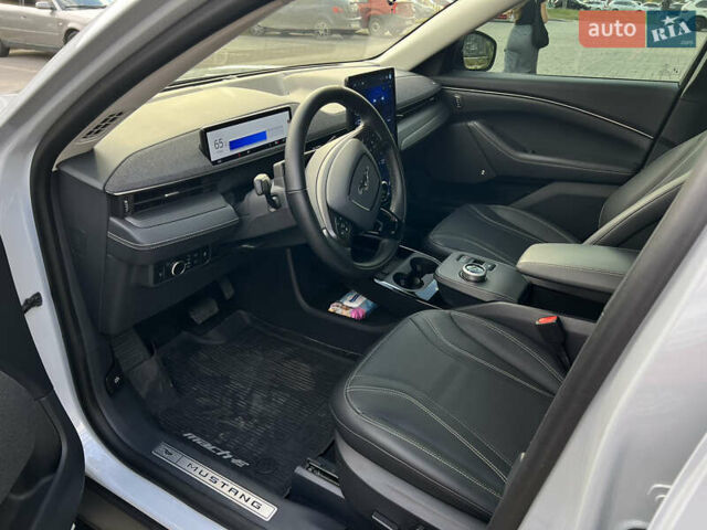 Белый Форд Mustang Mach-E, объемом двигателя 0 л и пробегом 22 тыс. км за 28500 $, фото 16 на Automoto.ua