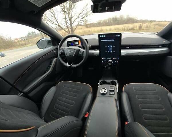 Белый Форд Mustang Mach-E, объемом двигателя 0 л и пробегом 8 тыс. км за 35000 $, фото 10 на Automoto.ua