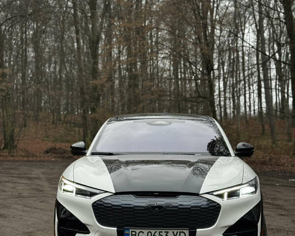 Білий Форд Mustang Mach-E, об'ємом двигуна 0 л та пробігом 8 тис. км за 26700 $, фото 1 на Automoto.ua