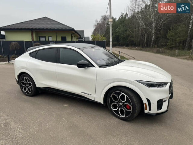 Белый Форд Mustang Mach-E, объемом двигателя 0 л и пробегом 8 тыс. км за 32500 $, фото 1 на Automoto.ua