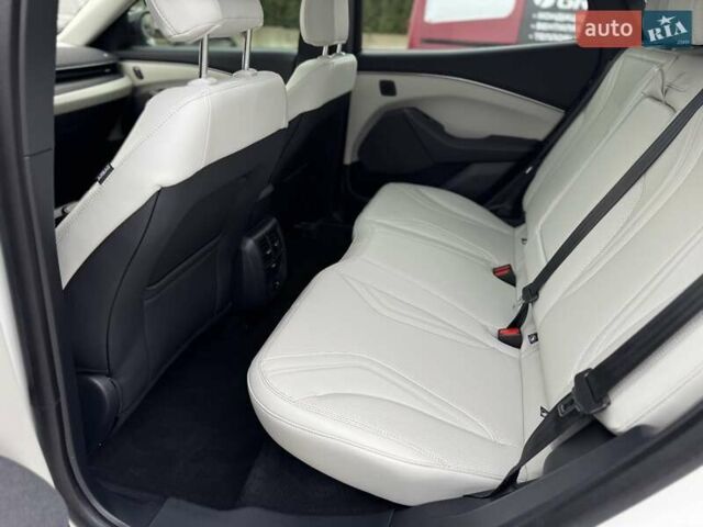 Білий Форд Mustang Mach-E, об'ємом двигуна 0 л та пробігом 34 тис. км за 29500 $, фото 17 на Automoto.ua
