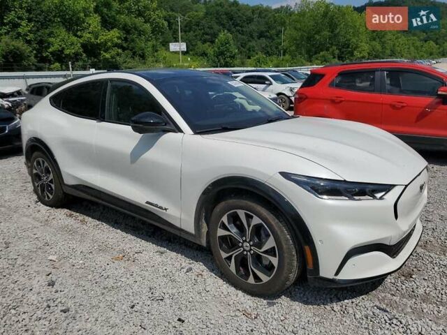 Белый Форд Mustang Mach-E, объемом двигателя 0 л и пробегом 17 тыс. км за 10200 $, фото 3 на Automoto.ua