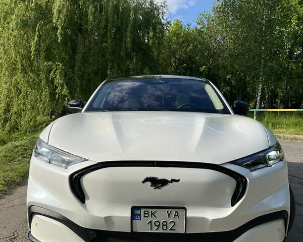 Белый Форд Mustang Mach-E, объемом двигателя 0 л и пробегом 19 тыс. км за 30900 $, фото 4 на Automoto.ua