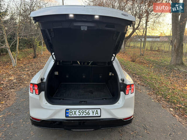 Білий Форд Mustang Mach-E, об'ємом двигуна 0 л та пробігом 39 тис. км за 25500 $, фото 15 на Automoto.ua