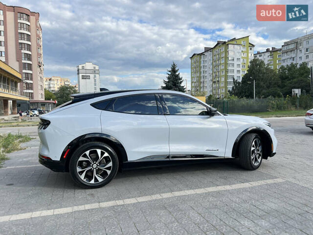 Белый Форд Mustang Mach-E, объемом двигателя 0 л и пробегом 22 тыс. км за 28500 $, фото 8 на Automoto.ua