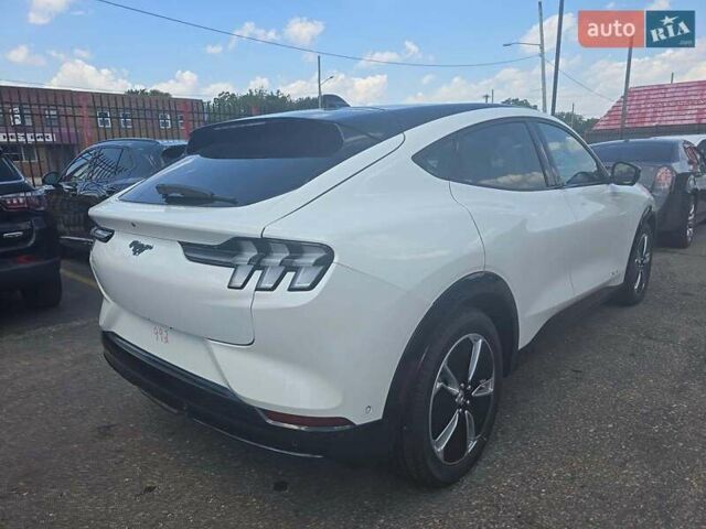 Білий Форд Mustang Mach-E, об'ємом двигуна 0 л та пробігом 3 тис. км за 21000 $, фото 3 на Automoto.ua