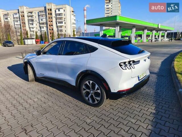 Белый Форд Mustang Mach-E, объемом двигателя 0 л и пробегом 8 тыс. км за 26900 $, фото 2 на Automoto.ua