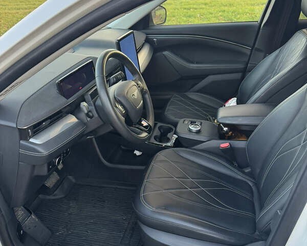 Білий Форд Mustang Mach-E, об'ємом двигуна 0 л та пробігом 39 тис. км за 25500 $, фото 11 на Automoto.ua