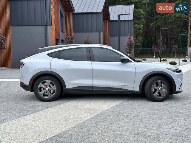 Белый Форд Mustang Mach-E, объемом двигателя 0 л и пробегом 9 тыс. км за 25700 $, фото 5 на Automoto.ua