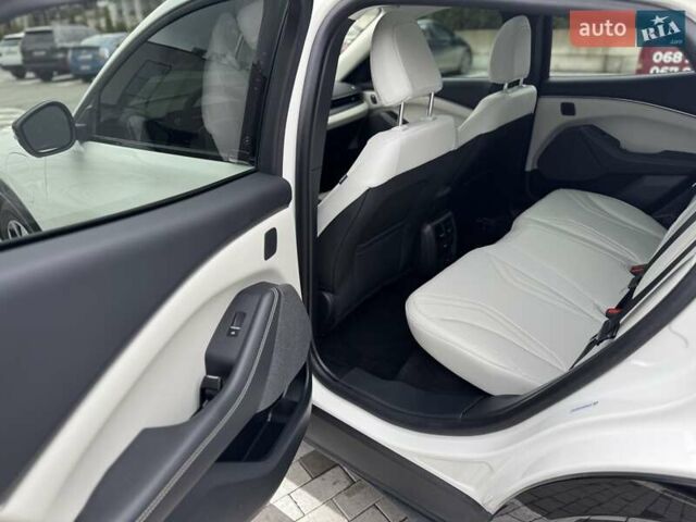 Білий Форд Mustang Mach-E, об'ємом двигуна 0 л та пробігом 34 тис. км за 29500 $, фото 18 на Automoto.ua