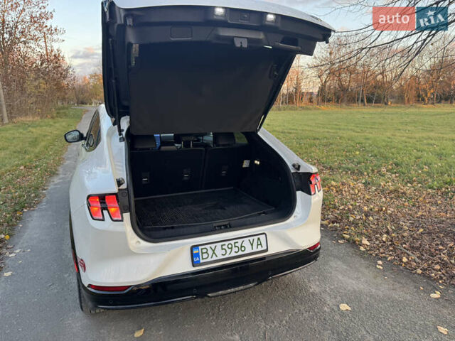 Білий Форд Mustang Mach-E, об'ємом двигуна 0 л та пробігом 39 тис. км за 25500 $, фото 8 на Automoto.ua
