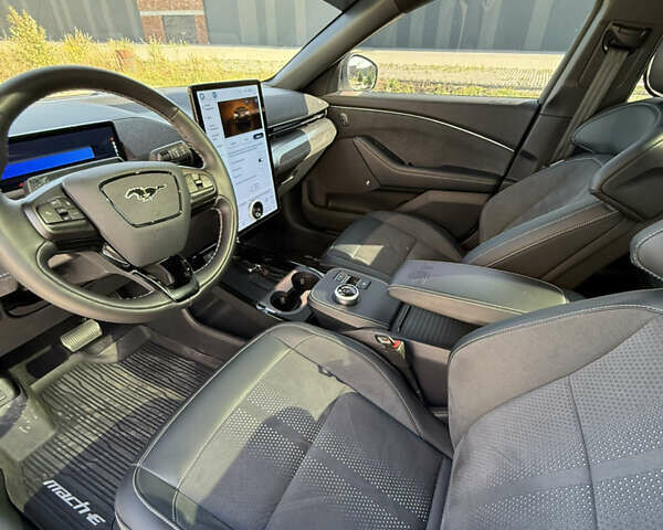 Белый Форд Mustang Mach-E, объемом двигателя 0 л и пробегом 23 тыс. км за 42700 $, фото 49 на Automoto.ua