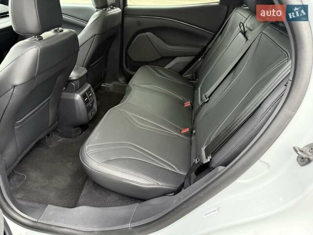 Білий Форд Mustang Mach-E, об'ємом двигуна 0 л та пробігом 6 тис. км за 28500 $, фото 13 на Automoto.ua