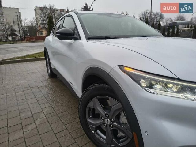 Белый Форд Mustang Mach-E, объемом двигателя 0 л и пробегом 15 тыс. км за 24500 $, фото 4 на Automoto.ua