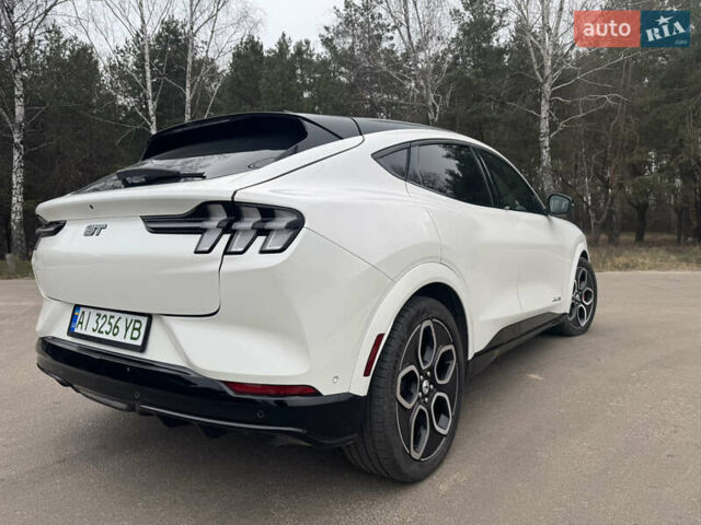 Белый Форд Mustang Mach-E, объемом двигателя 0 л и пробегом 8 тыс. км за 32500 $, фото 2 на Automoto.ua