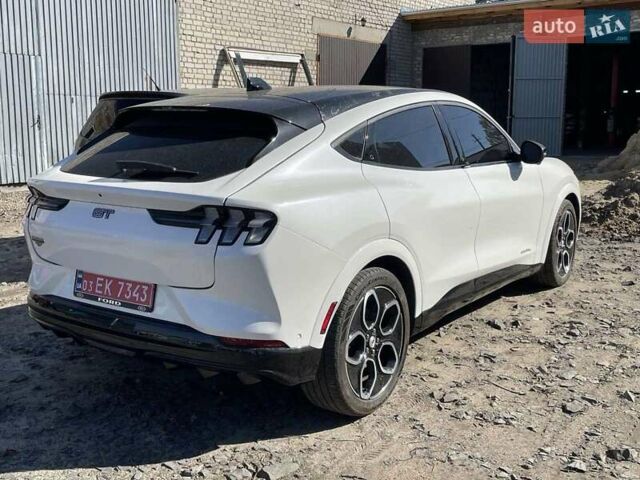 Белый Форд Mustang Mach-E, объемом двигателя 0 л и пробегом 13 тыс. км за 34999 $, фото 4 на Automoto.ua